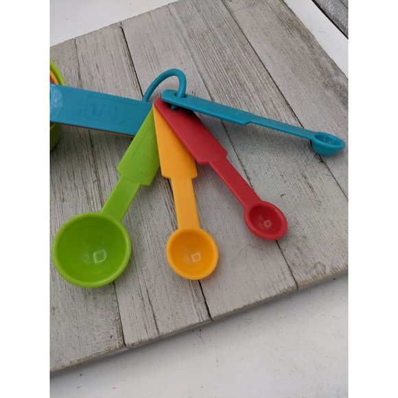 Multicolor Measuring Cup Spoon Set Easy Read, Lightweight Plastic 8-piece - Picture 3 of 5